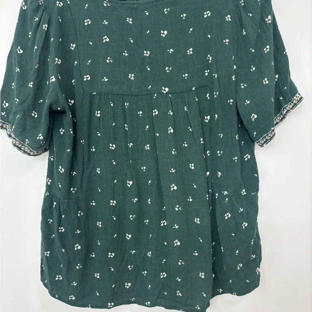 Knox Rose Green and Gray Embroidered Tops - Picture 15 of 15